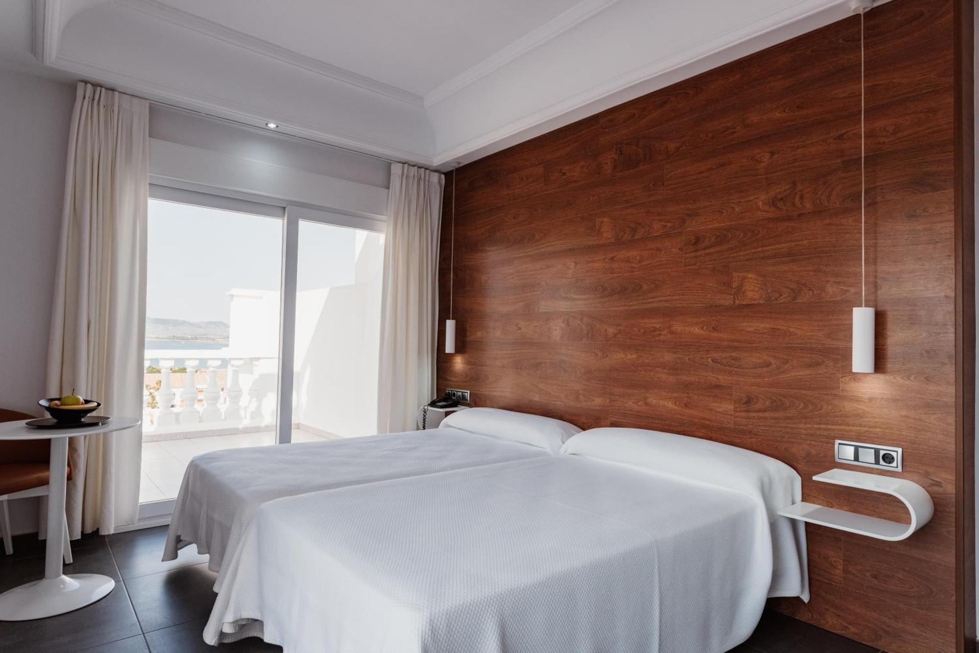 Hotel Los Delfines لا مانغا ذيل مار مينور المظهر الخارجي الصورة