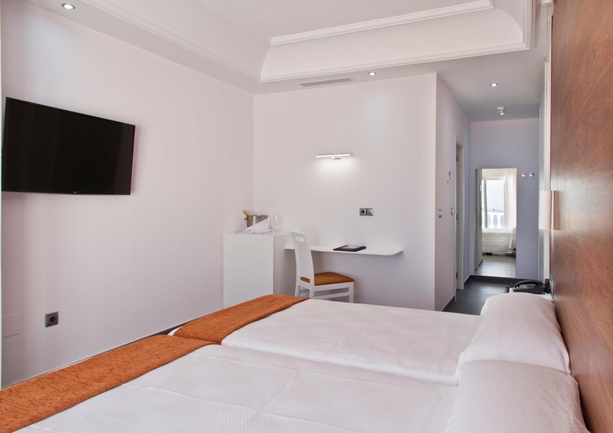 Hotel Los Delfines لا مانغا ذيل مار مينور المظهر الخارجي الصورة